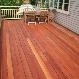 Mahogany-deck-boards-with-pressure-treated-railings